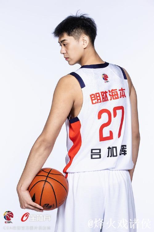 广州男篮分享新赛季球员定妆照图集：琳琅满目的帅哥合辑